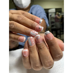 Manicure services - Sol y Luna